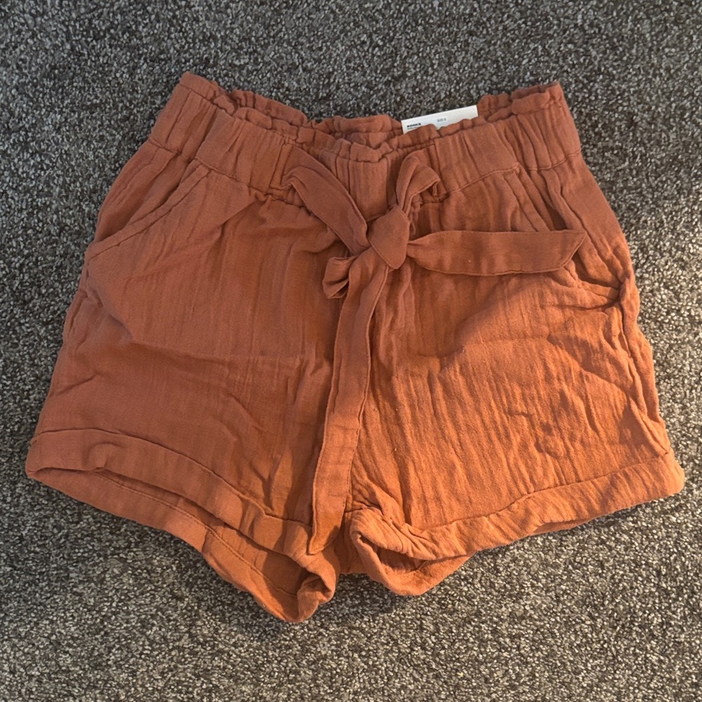SO Women's High Waist Rust Shorts